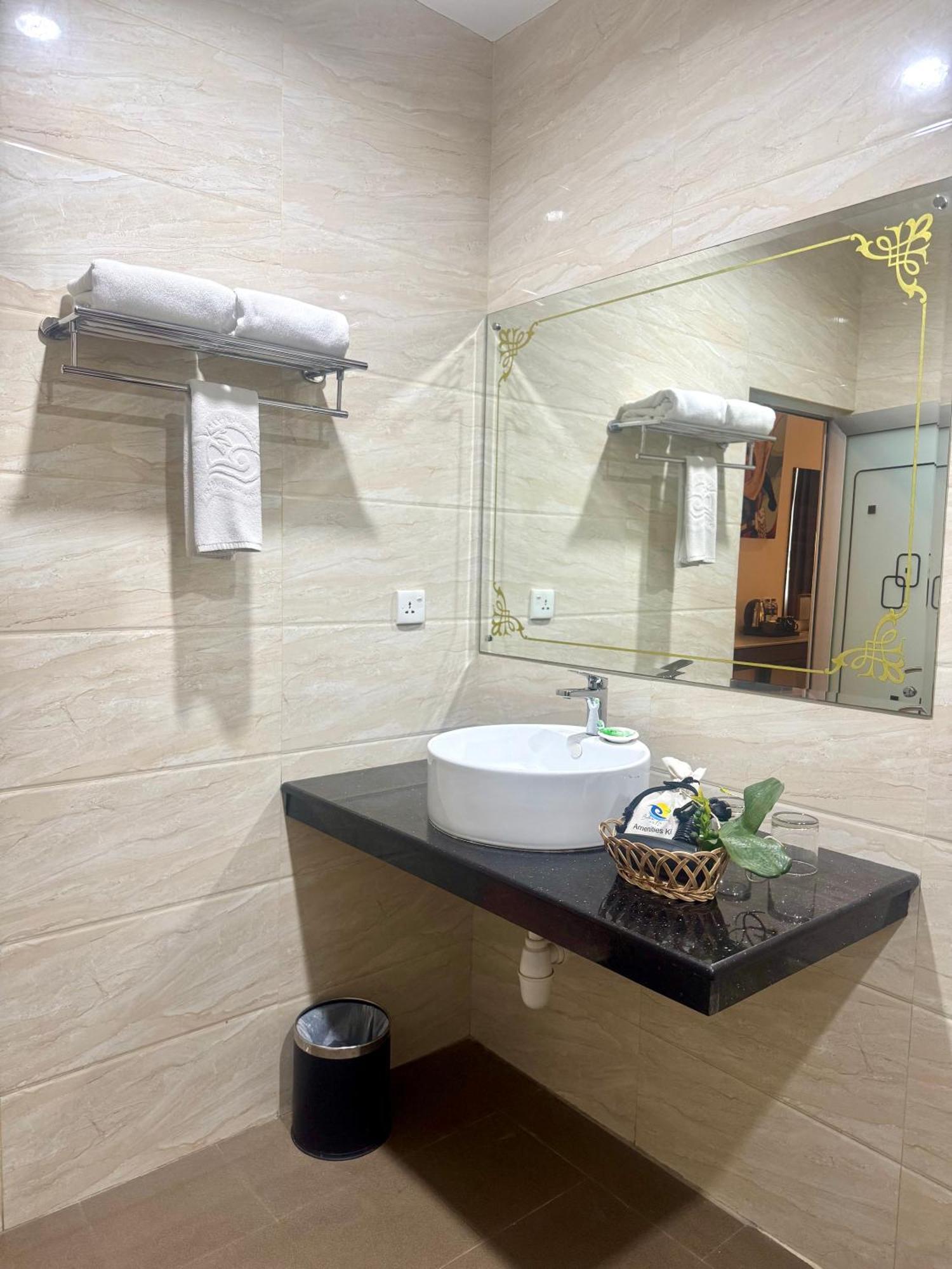 Batam Harbour Boutique Hotel & Spa Нагоя Экстерьер фото